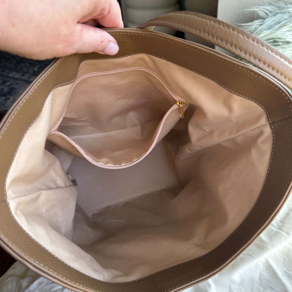Women’s Tan Leather Shoulder Bag - Classic Minimalist Tote - Picture 2 of 5